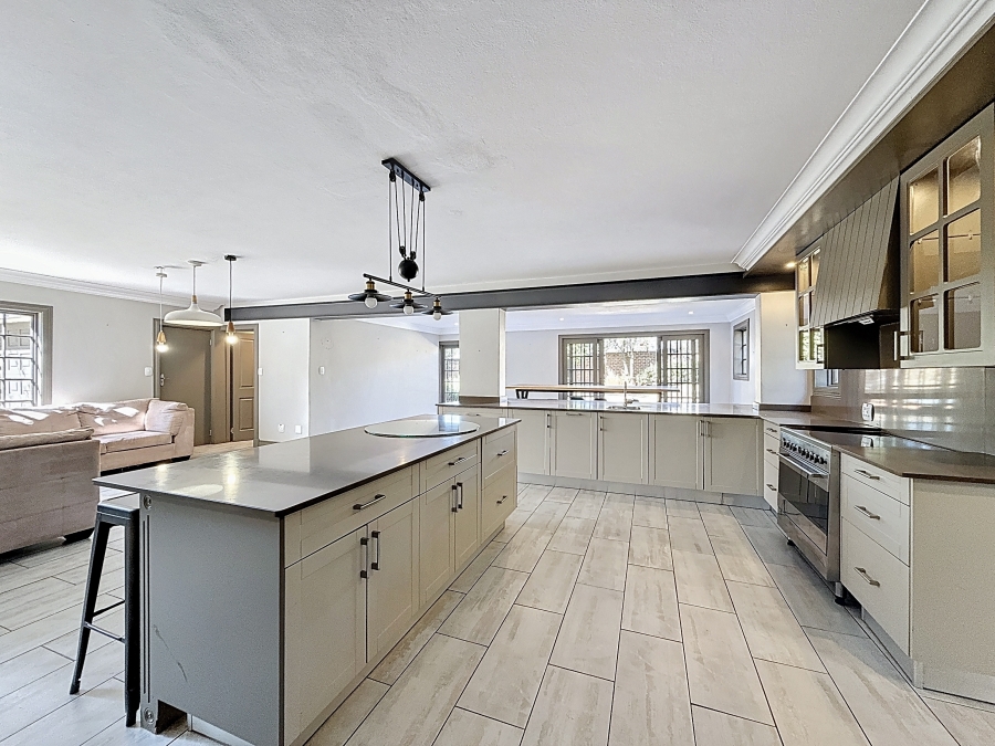 6 Bedroom Property for Sale in Silver Lakes Golf Estate Gauteng