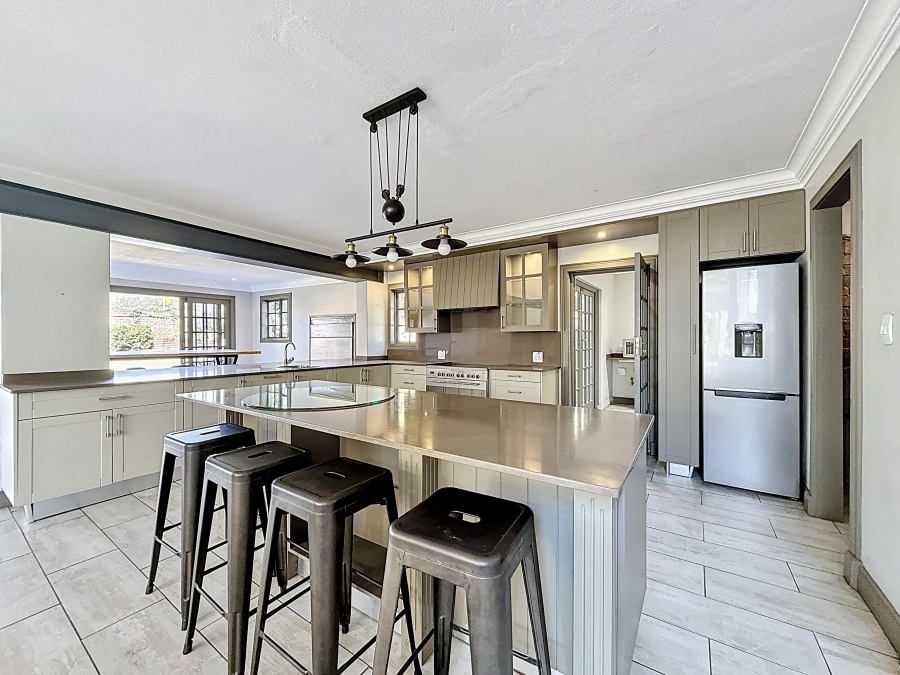 6 Bedroom Property for Sale in Silver Lakes Golf Estate Gauteng