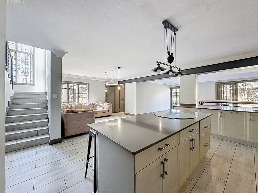 6 Bedroom Property for Sale in Silver Lakes Golf Estate Gauteng