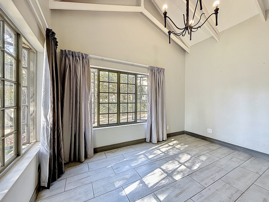 6 Bedroom Property for Sale in Silver Lakes Golf Estate Gauteng