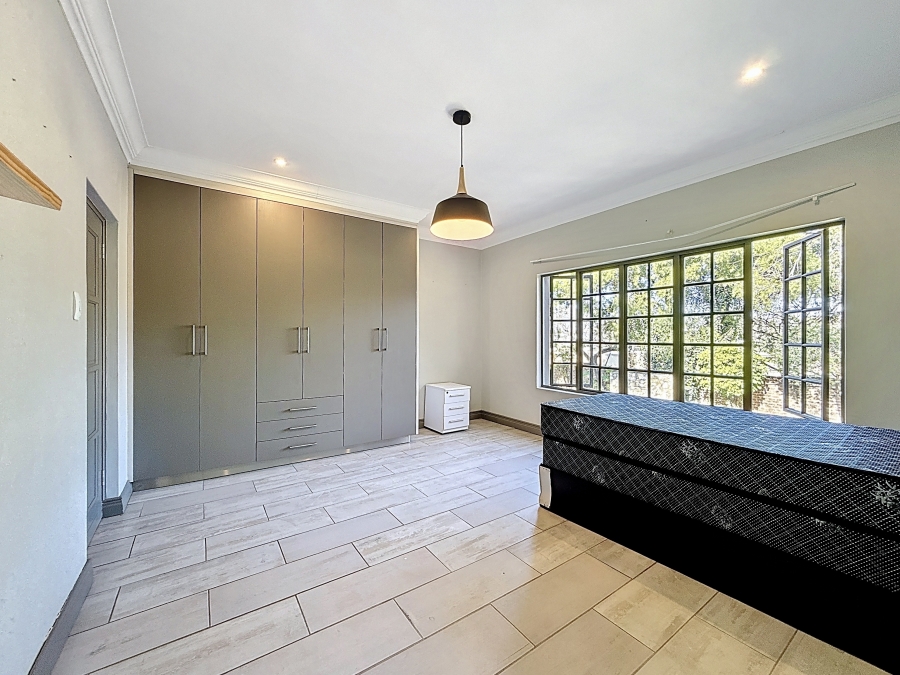6 Bedroom Property for Sale in Silver Lakes Golf Estate Gauteng