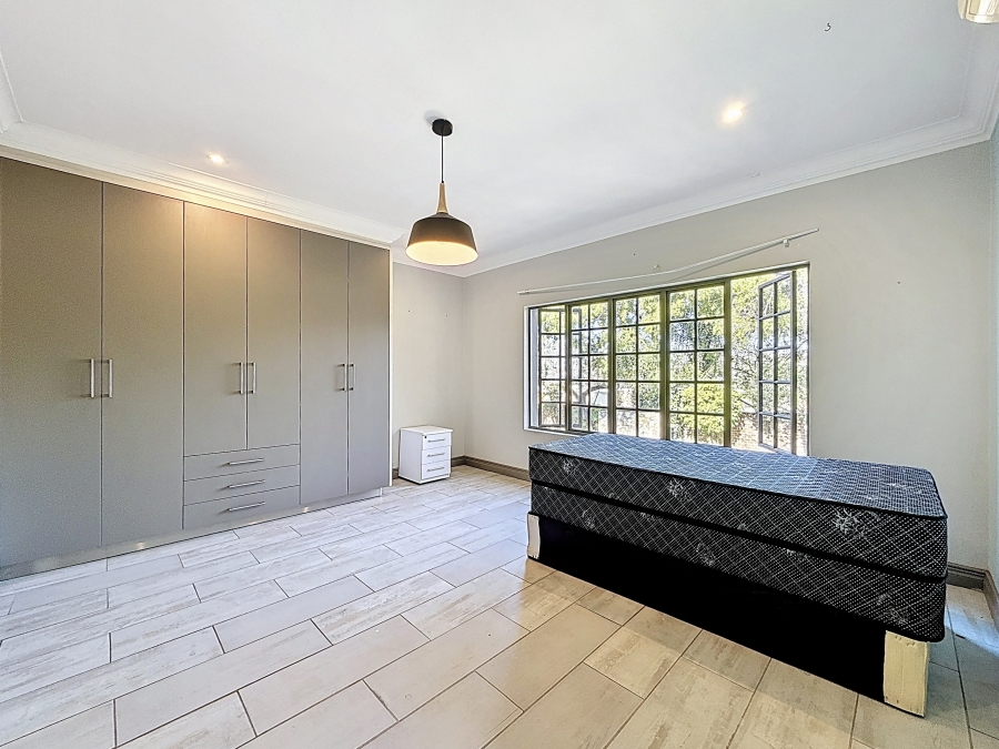 6 Bedroom Property for Sale in Silver Lakes Golf Estate Gauteng