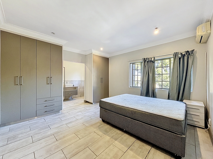 6 Bedroom Property for Sale in Silver Lakes Golf Estate Gauteng