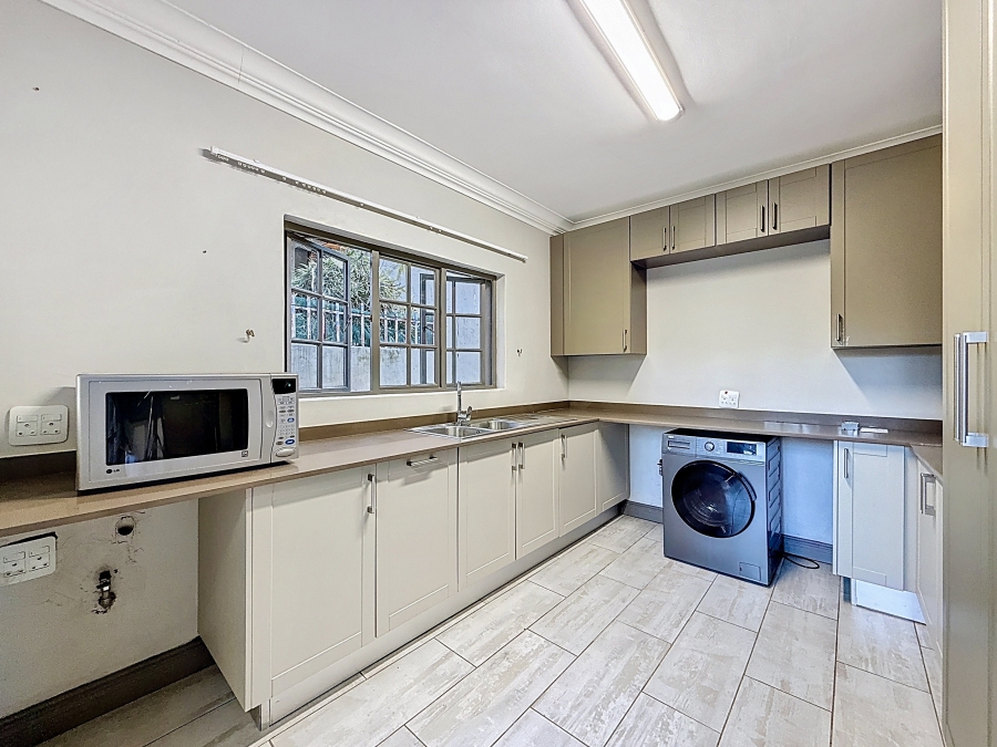 6 Bedroom Property for Sale in Silver Lakes Golf Estate Gauteng