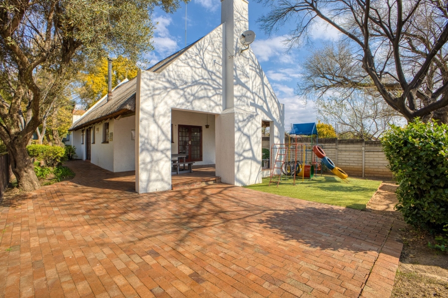 To Let 2 Bedroom Property for Rent in Sunninghill Gauteng