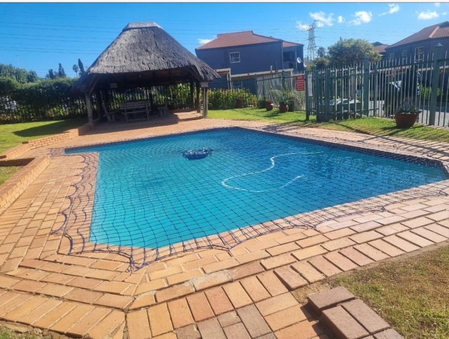 2 Bedroom Property for Sale in Linmeyer Gauteng