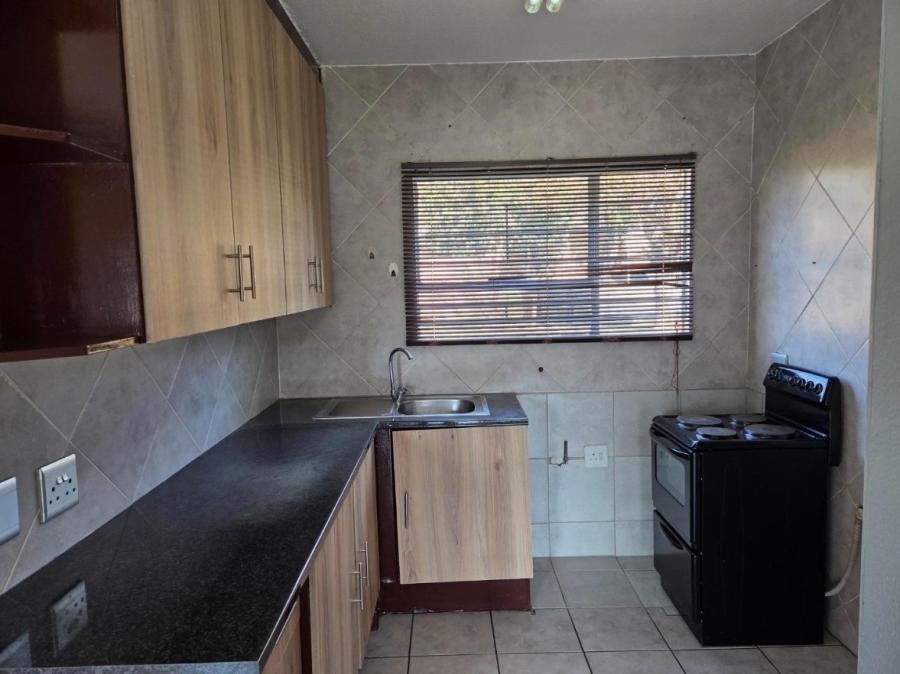 2 Bedroom Property for Sale in Linmeyer Gauteng