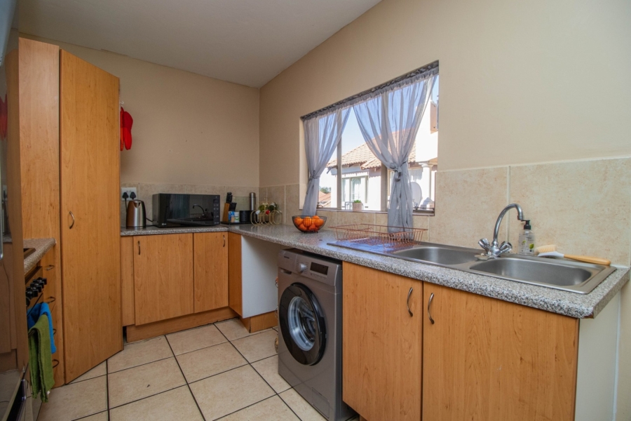 2 Bedroom Property for Sale in Glen Marais Gauteng