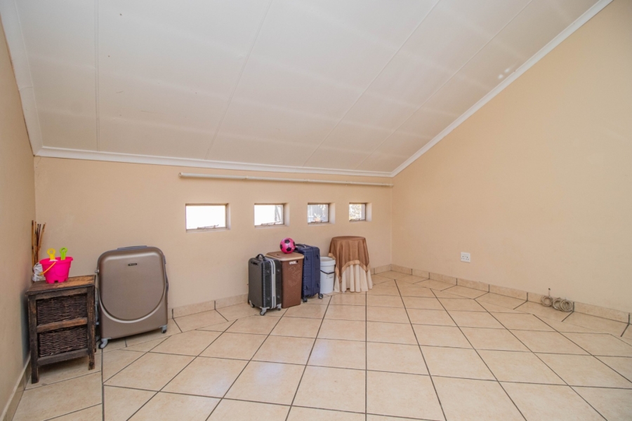 2 Bedroom Property for Sale in Glen Marais Gauteng