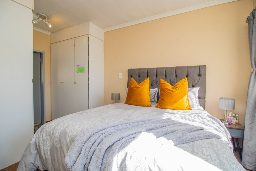 2 Bedroom Property for Sale in Glen Marais Gauteng