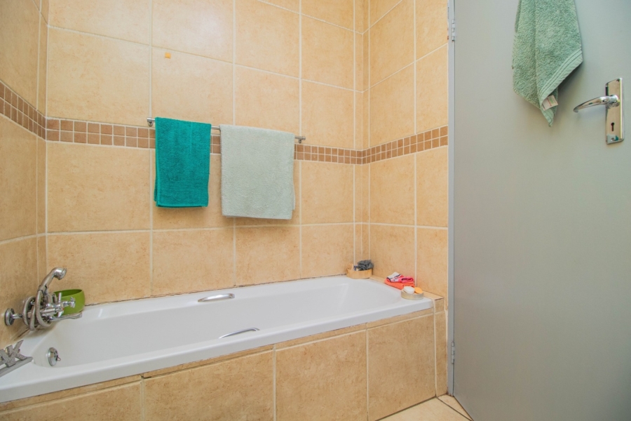 2 Bedroom Property for Sale in Glen Marais Gauteng
