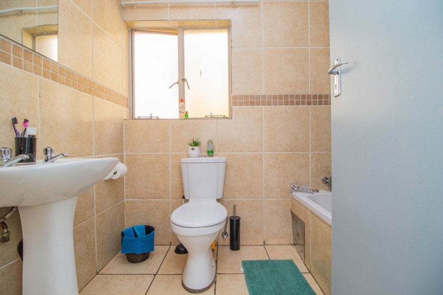 2 Bedroom Property for Sale in Glen Marais Gauteng
