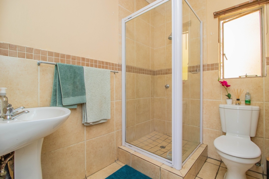 2 Bedroom Property for Sale in Glen Marais Gauteng