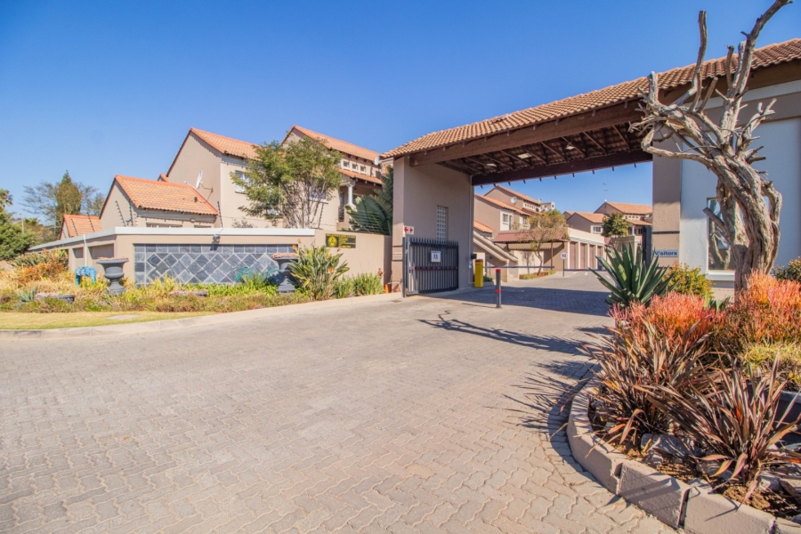 2 Bedroom Property for Sale in Glen Marais Gauteng