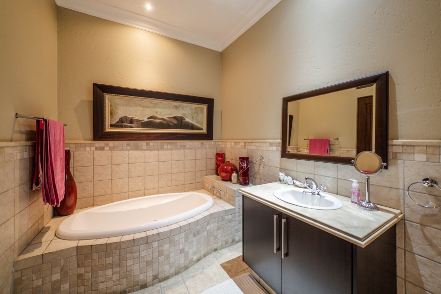 5 Bedroom Property for Sale in Dainfern Valley Gauteng