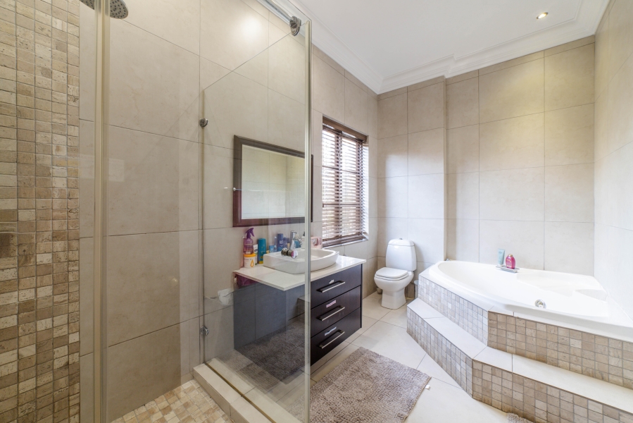 5 Bedroom Property for Sale in Dainfern Valley Gauteng