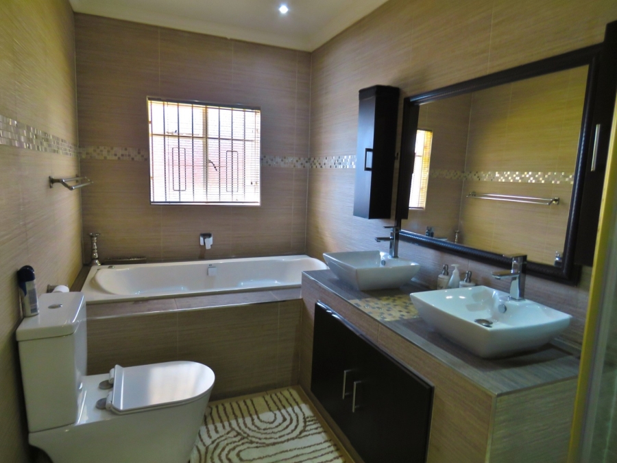4 Bedroom Property for Sale in Winchester Hills Gauteng