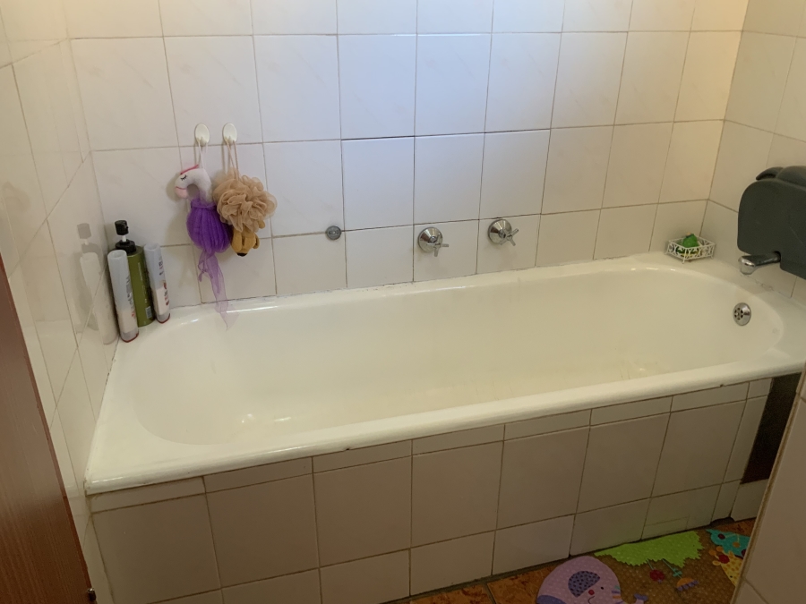 3 Bedroom Property for Sale in Glen Marais Gauteng