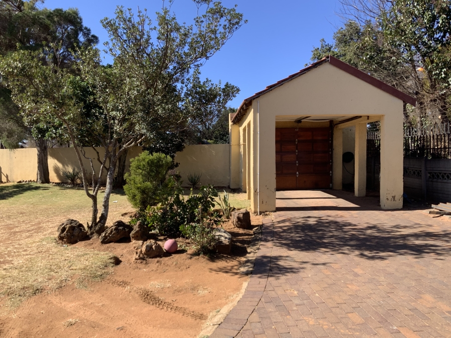 3 Bedroom Property for Sale in Glen Marais Gauteng