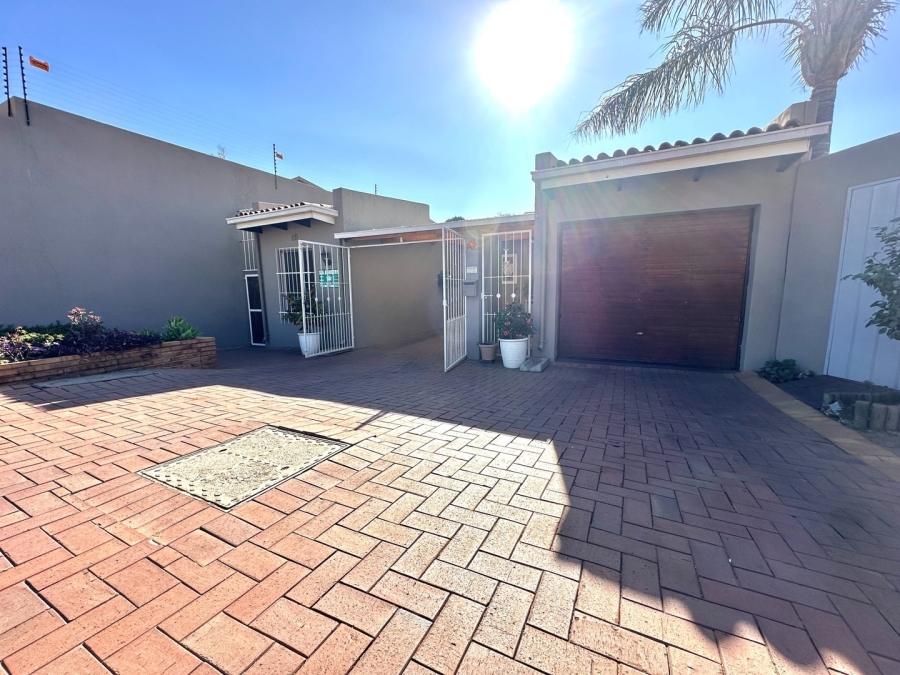 5 Bedroom Property for Sale in Ormonde Gauteng