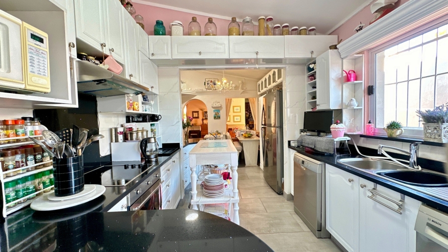 5 Bedroom Property for Sale in Ormonde Gauteng