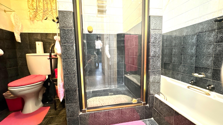 5 Bedroom Property for Sale in Ormonde Gauteng