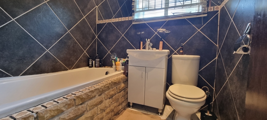 4 Bedroom Property for Sale in Lambton Gardens Gauteng