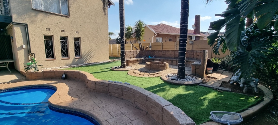 4 Bedroom Property for Sale in Lambton Gardens Gauteng