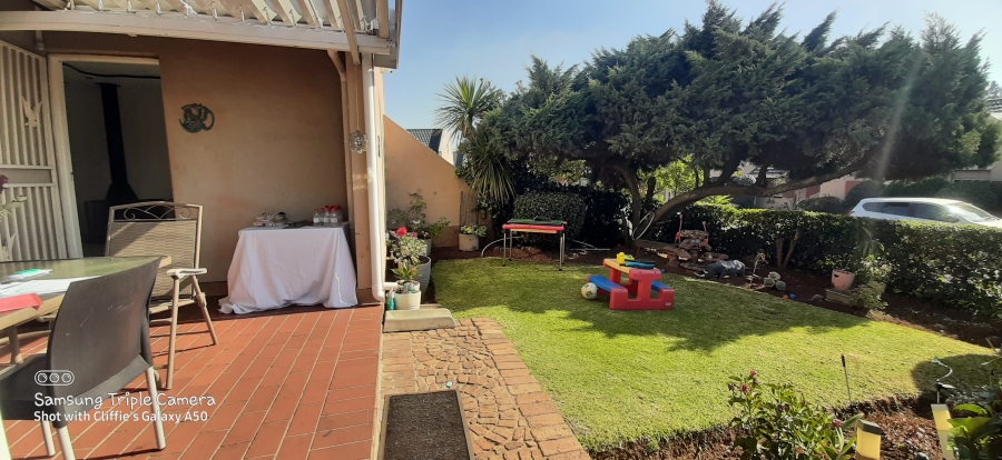 2 Bedroom Property for Sale in Albertsdal Gauteng
