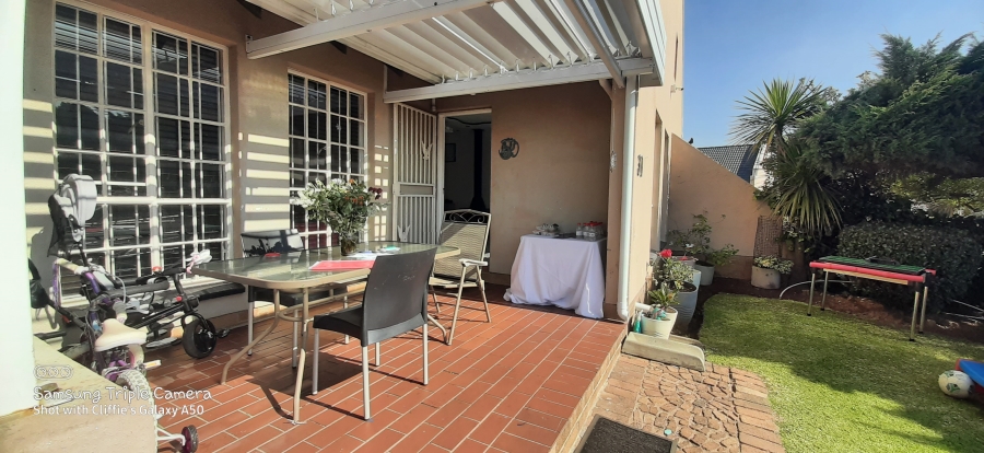 2 Bedroom Property for Sale in Albertsdal Gauteng