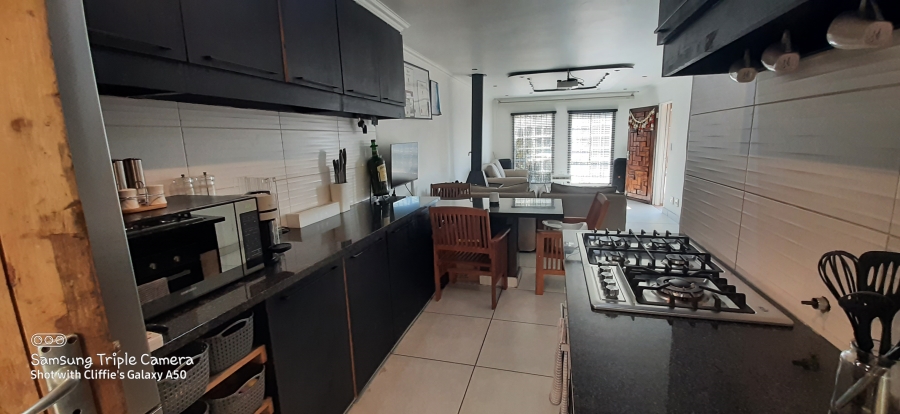 2 Bedroom Property for Sale in Albertsdal Gauteng