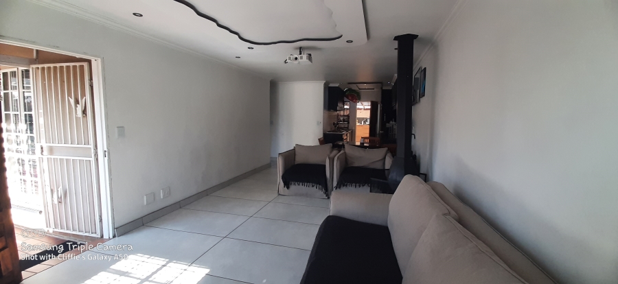 2 Bedroom Property for Sale in Albertsdal Gauteng