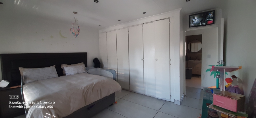 2 Bedroom Property for Sale in Albertsdal Gauteng