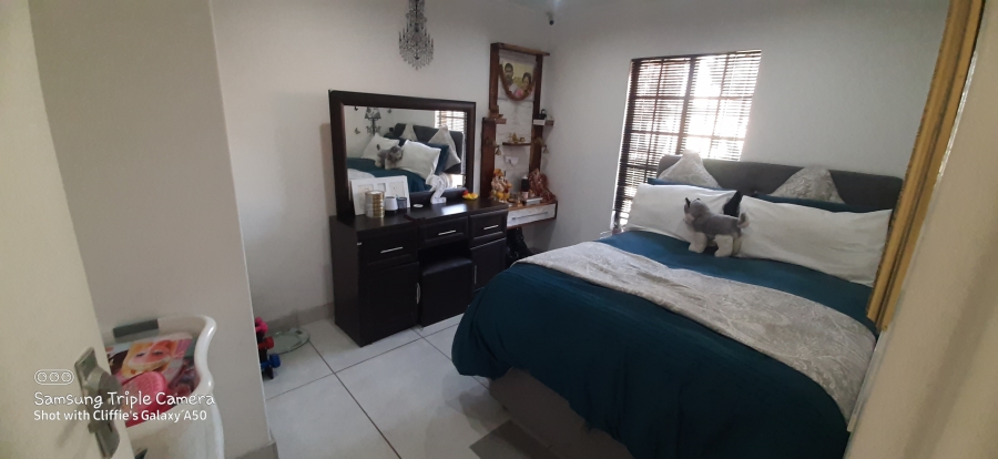 2 Bedroom Property for Sale in Albertsdal Gauteng