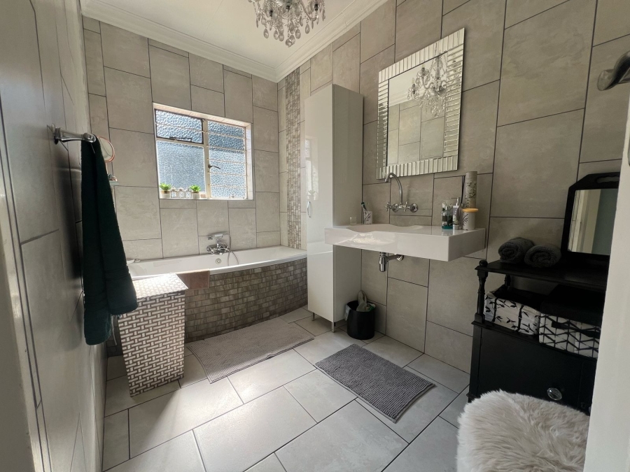 3 Bedroom Property for Sale in Glen Marais Gauteng