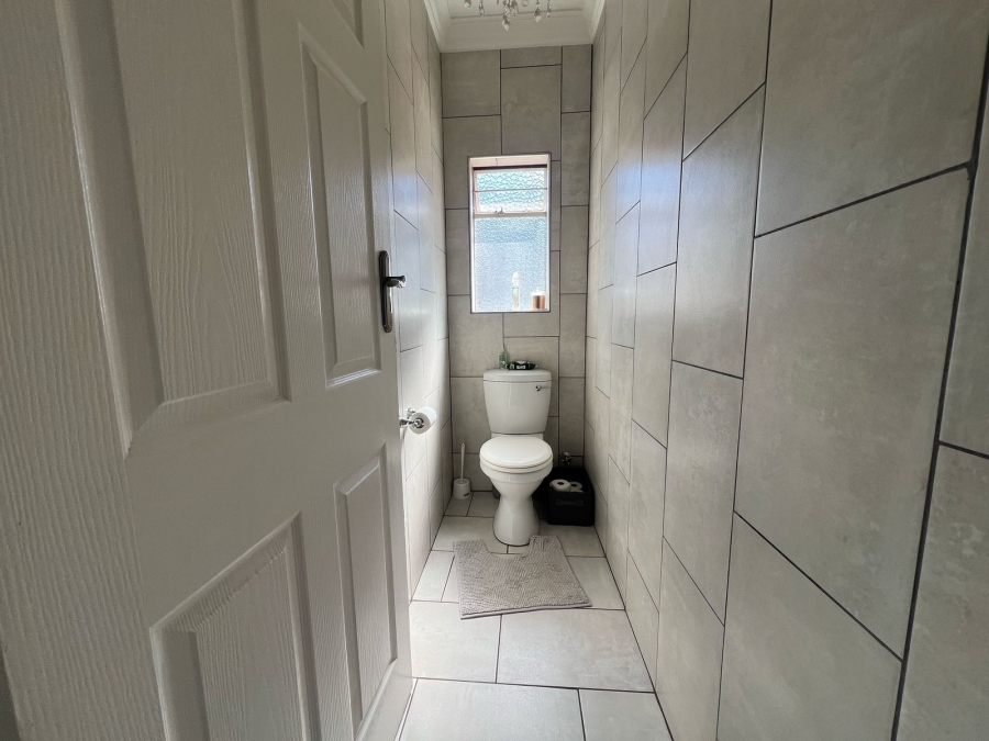 3 Bedroom Property for Sale in Glen Marais Gauteng