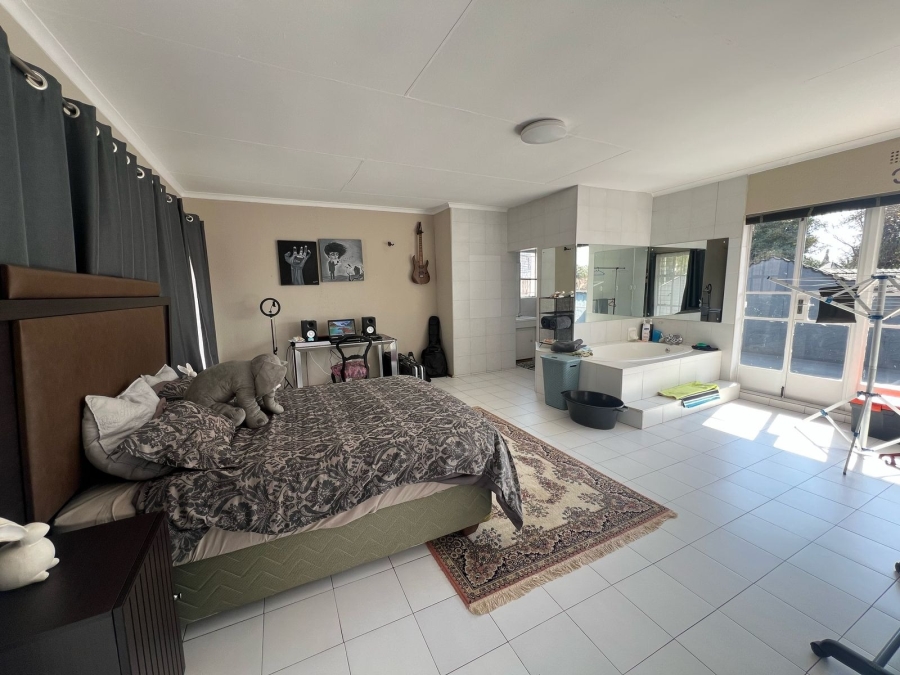 3 Bedroom Property for Sale in Glen Marais Gauteng