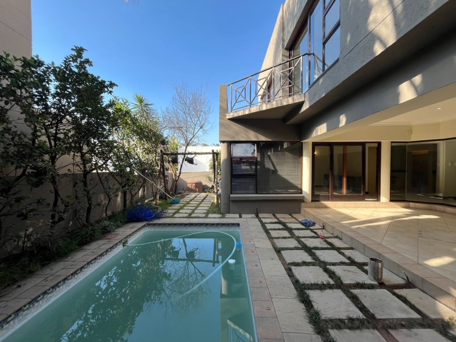 To Let 4 Bedroom Property for Rent in Sandown Gauteng