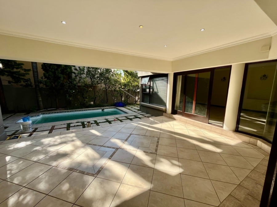 To Let 4 Bedroom Property for Rent in Sandown Gauteng