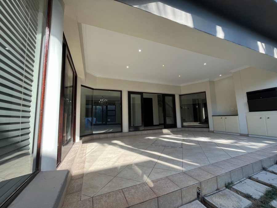 To Let 4 Bedroom Property for Rent in Sandown Gauteng