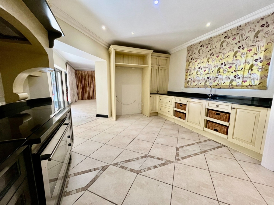 To Let 4 Bedroom Property for Rent in Sandown Gauteng