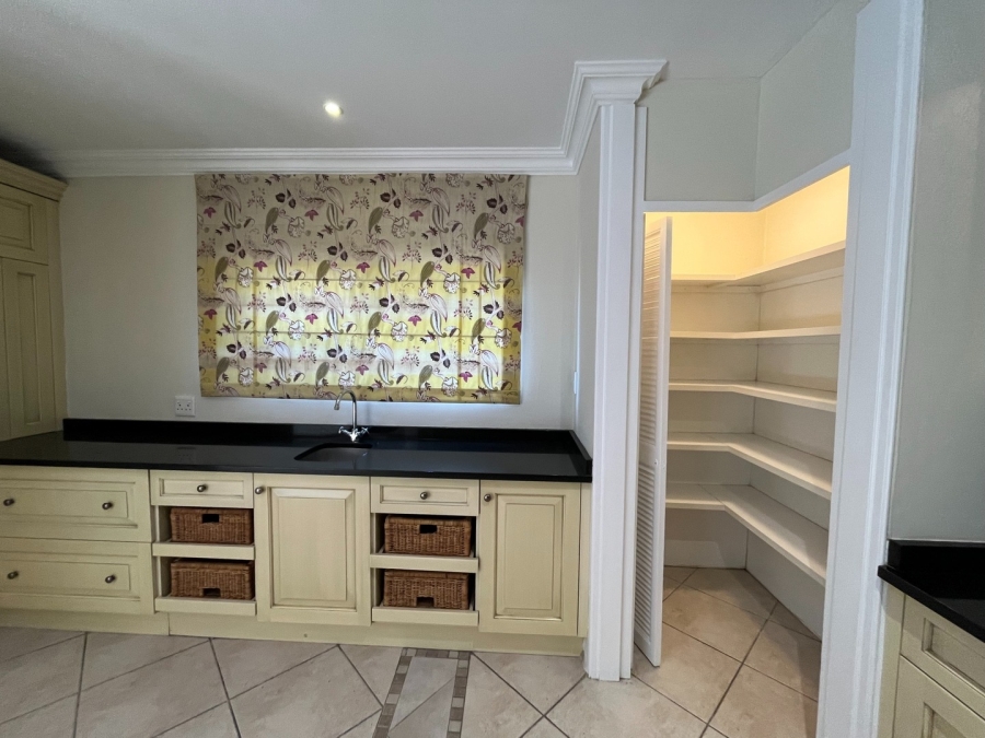 To Let 4 Bedroom Property for Rent in Sandown Gauteng