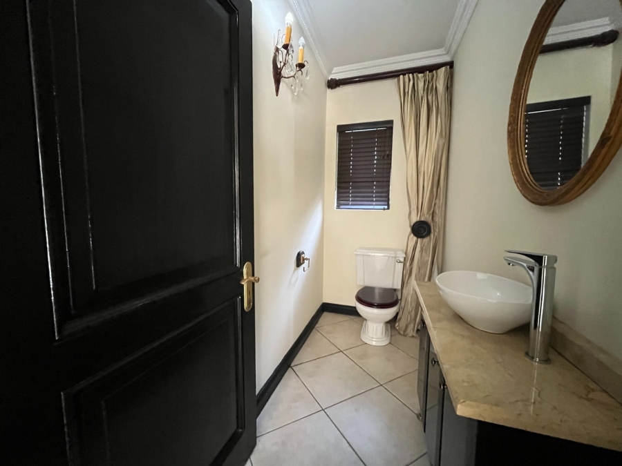 To Let 4 Bedroom Property for Rent in Sandown Gauteng