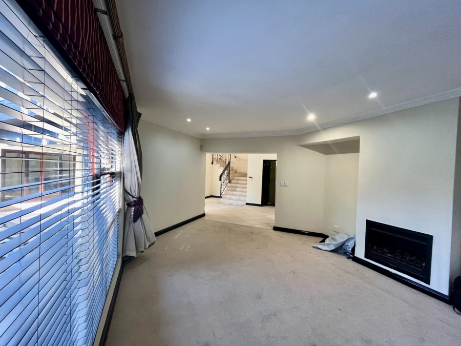 To Let 4 Bedroom Property for Rent in Sandown Gauteng