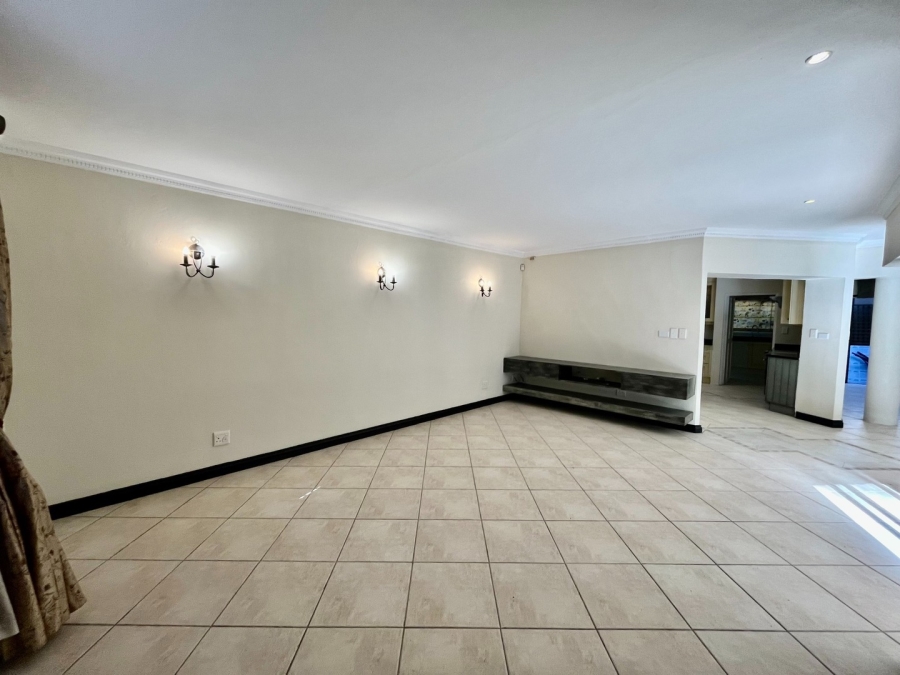 To Let 4 Bedroom Property for Rent in Sandown Gauteng