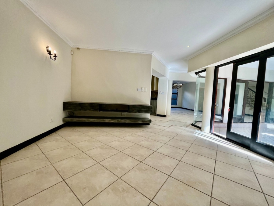 To Let 4 Bedroom Property for Rent in Sandown Gauteng