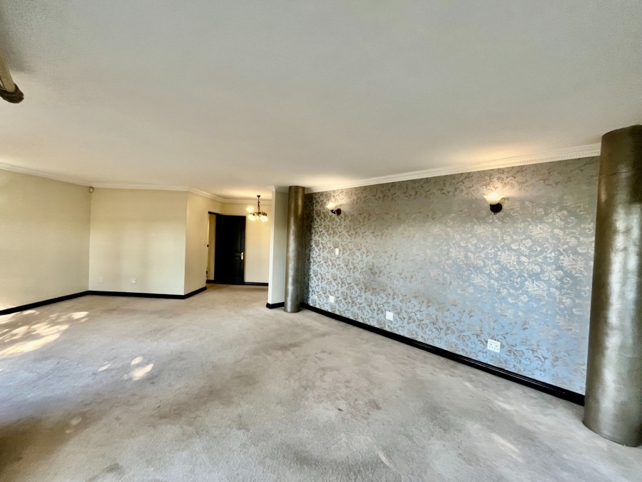 To Let 4 Bedroom Property for Rent in Sandown Gauteng