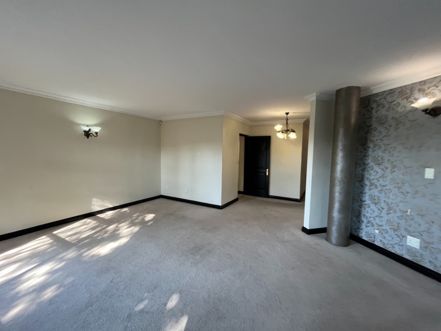To Let 4 Bedroom Property for Rent in Sandown Gauteng