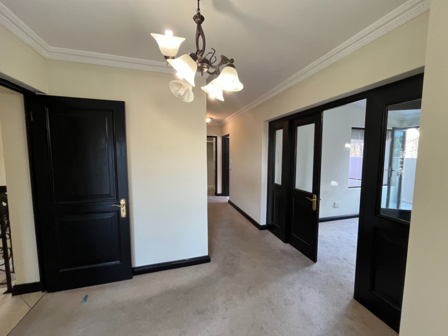 To Let 4 Bedroom Property for Rent in Sandown Gauteng