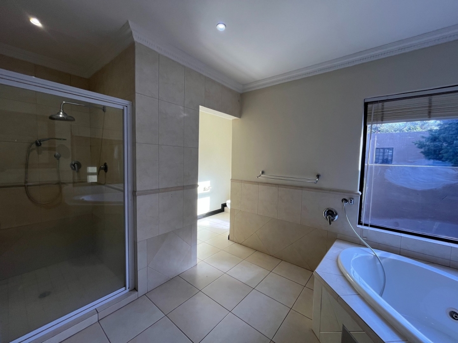 To Let 4 Bedroom Property for Rent in Sandown Gauteng